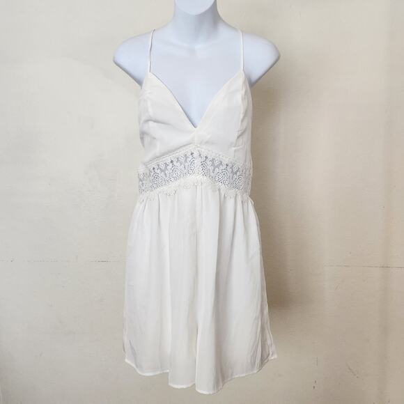 Love Tree White Romper Crochet Trim Open Back Size M - Picture 2 of 8